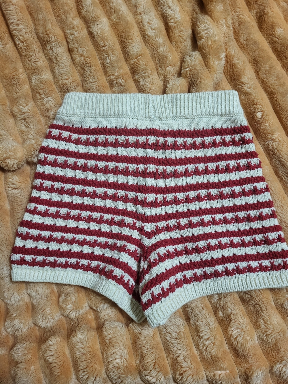 Zara Cream & Red Striped Knit Shorts - Picture 3 of 5